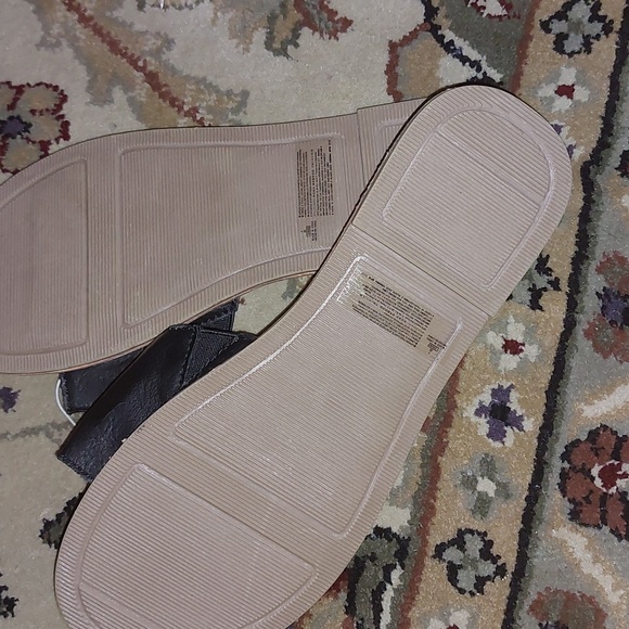 Old Navy BlackSandals kids,girls - Picture 2 of 2